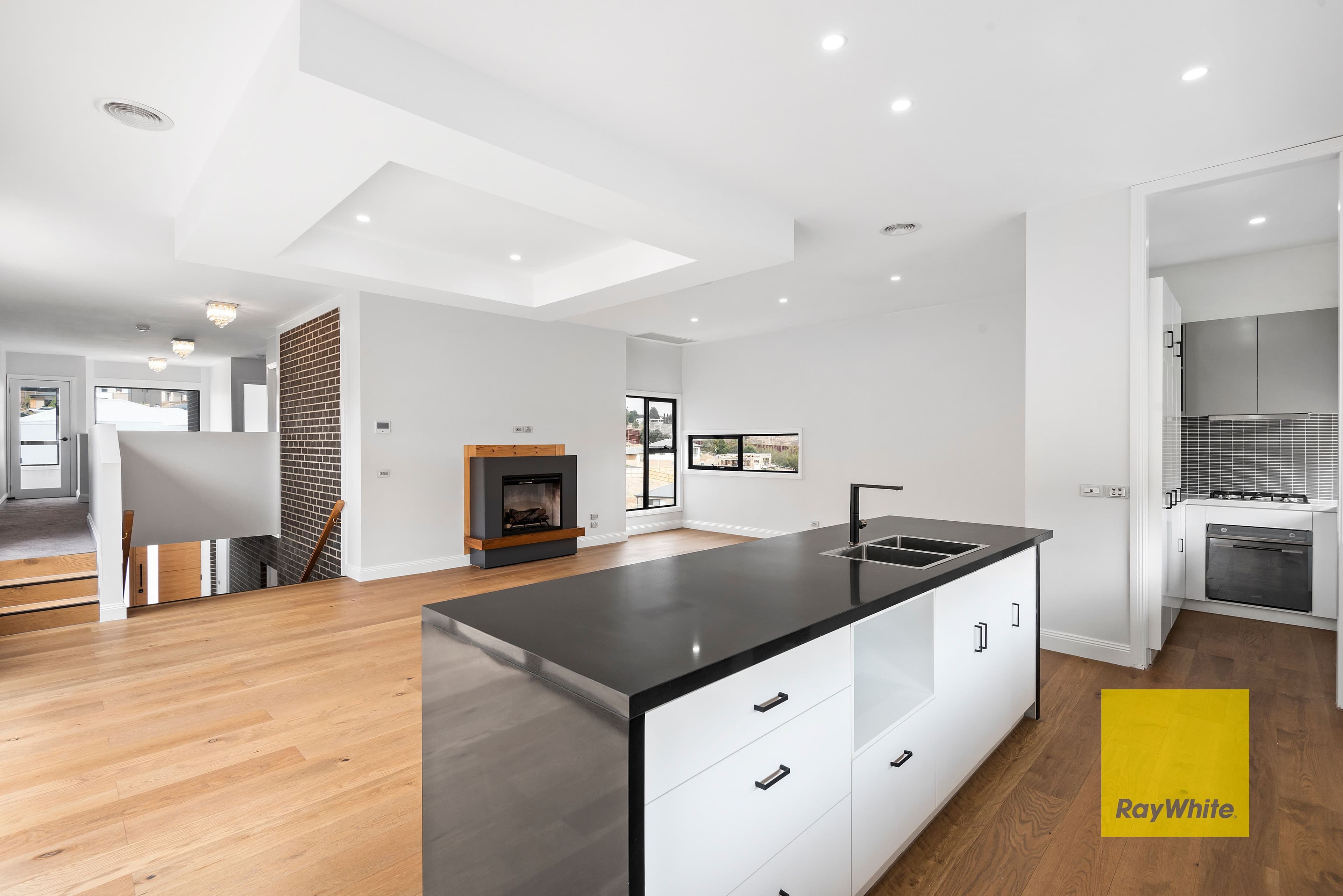 84 Highland Way, Highton VIC 3216, Highton - Thumbnail 3