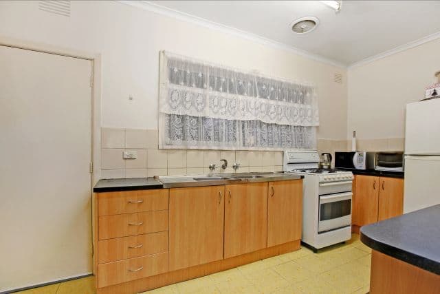 52 Glasgow Avenue, Reservoir VIC 3073, Reservoir - Thumbnail 5