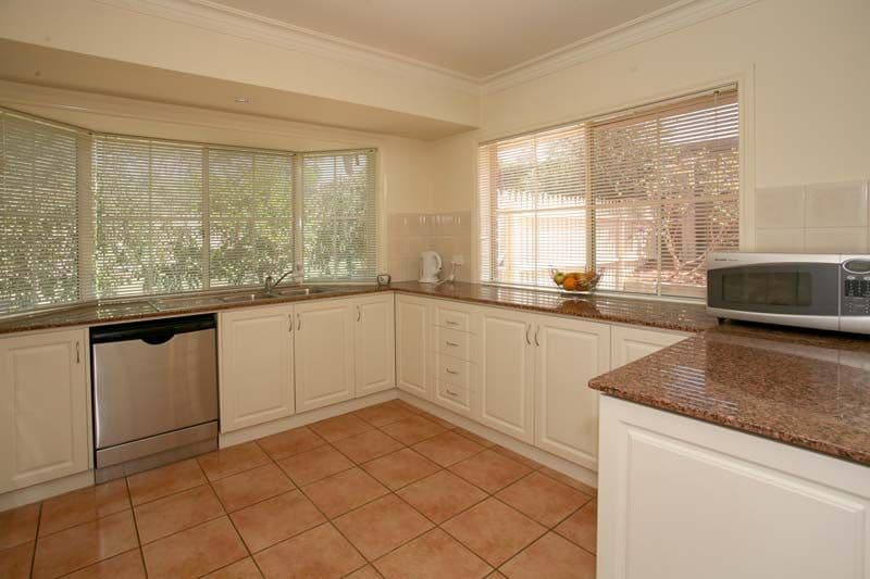 17 Landridge Street, GLEN WAVERLEY VIC 3150, Glen Waverley - Thumbnail 3