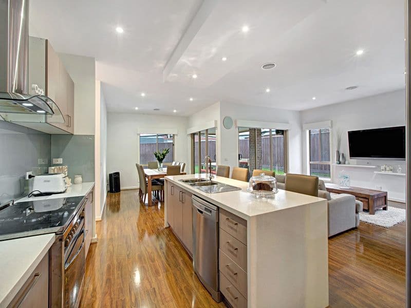 21 Stonegate Drive, WOLLERT VIC 3750, Wollert - Thumbnail 2