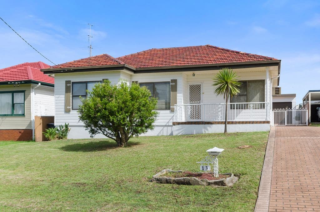 13 Winton Place, Fairy Meadow - Image 1