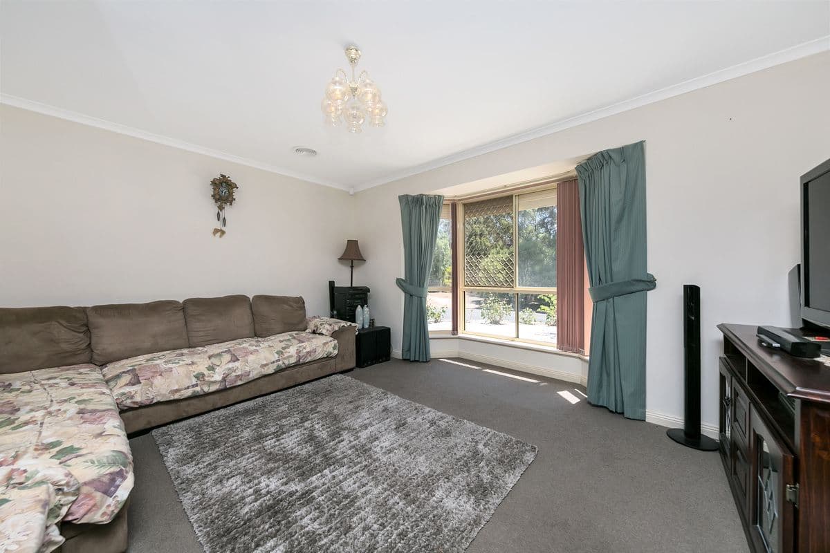12 Fergusson Bowl, Craigmore SA 5114, Craigmore - Thumbnail 2