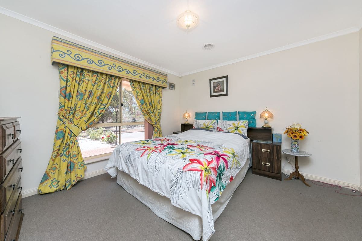 12 Fergusson Bowl, Craigmore SA 5114, Craigmore - Thumbnail 3