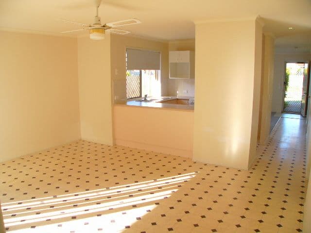 16 Magdalene Street, WYNNUM WEST QLD 4178, Wynnum West - Thumbnail 2