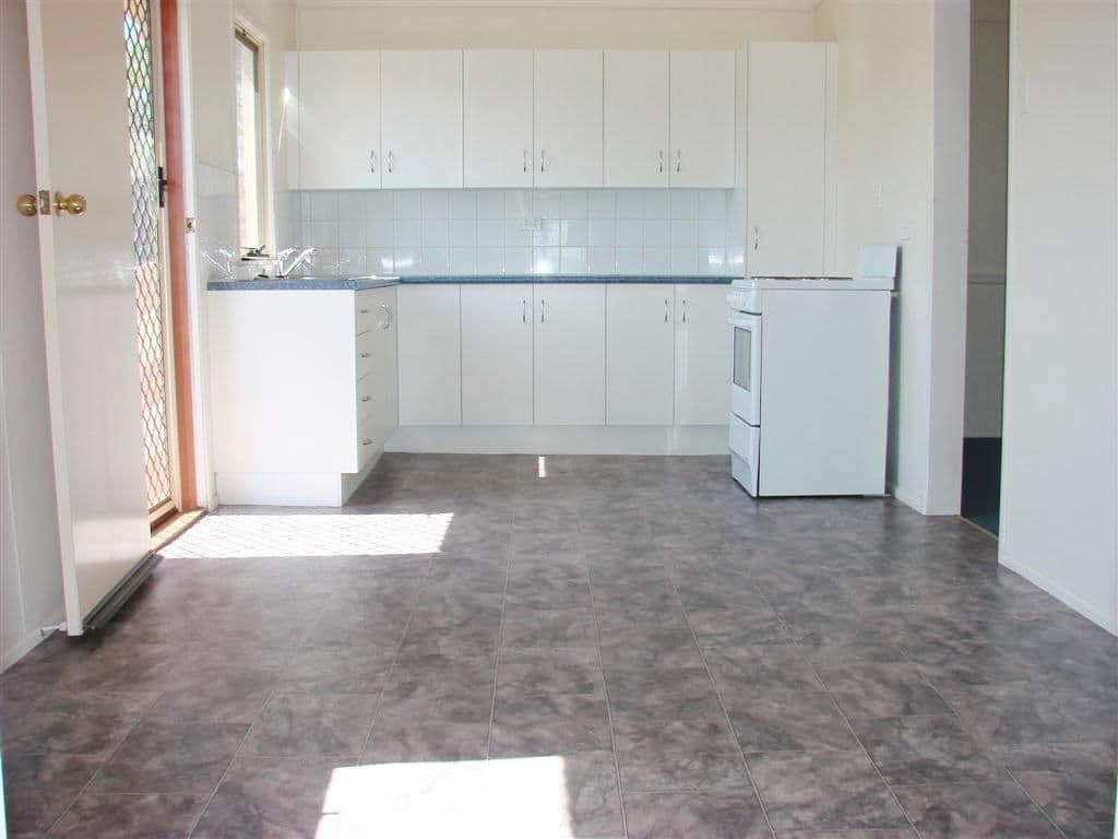18 Pattison Street, MOUNT MORGAN QLD 4714, Mount Morgan - Thumbnail 3
