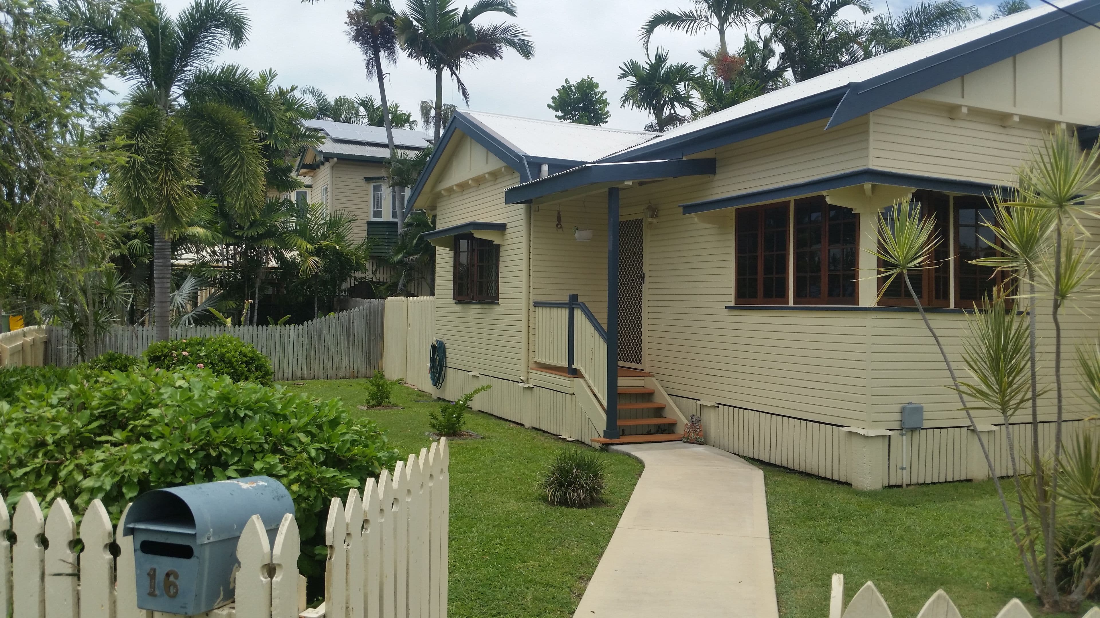16 Hopkins Street, Currajong QLD 4812, Currajong - Thumbnail 2