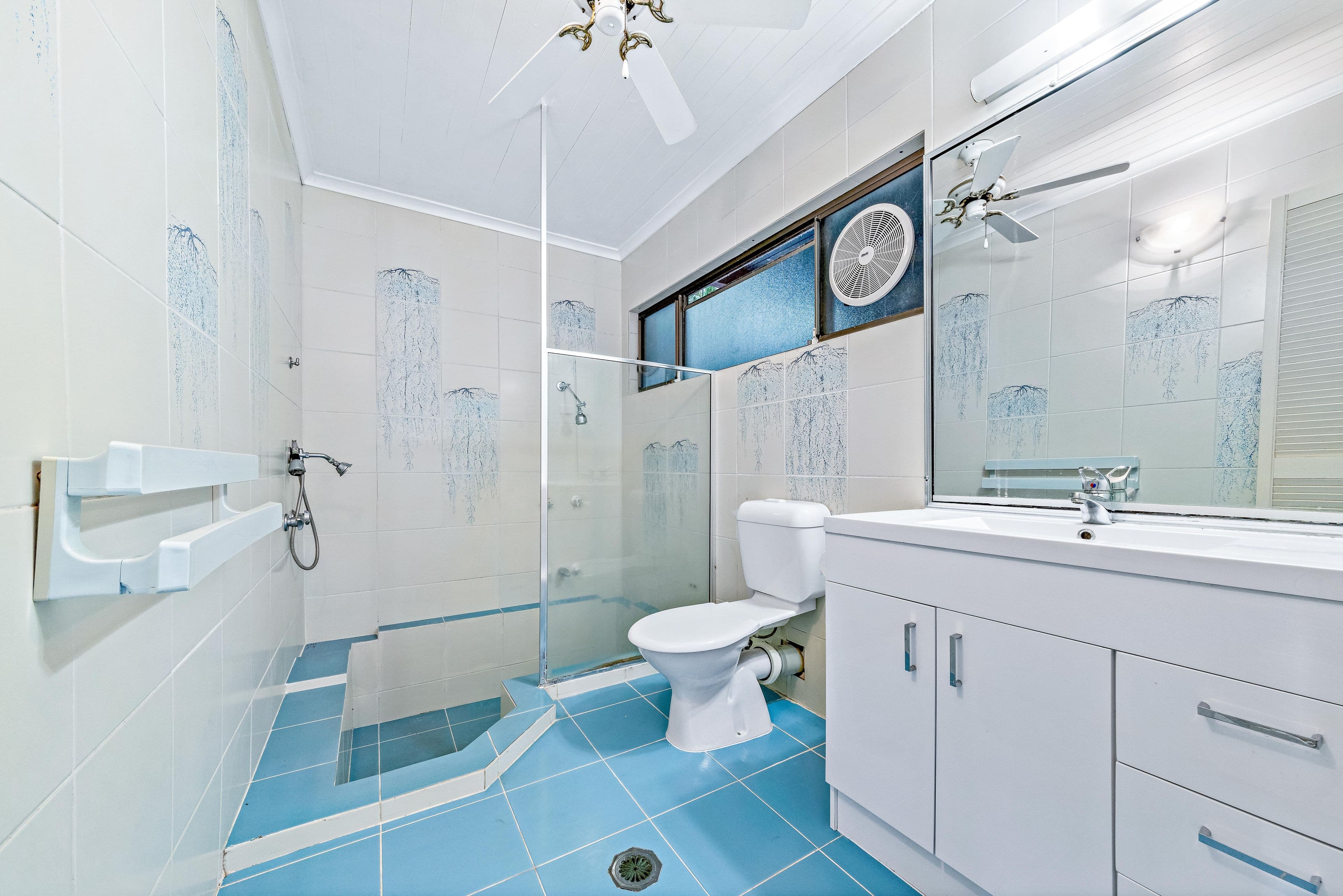 4 Harbour Avenue, Shute Harbour QLD 4802, Shute Harbour - Thumbnail 8