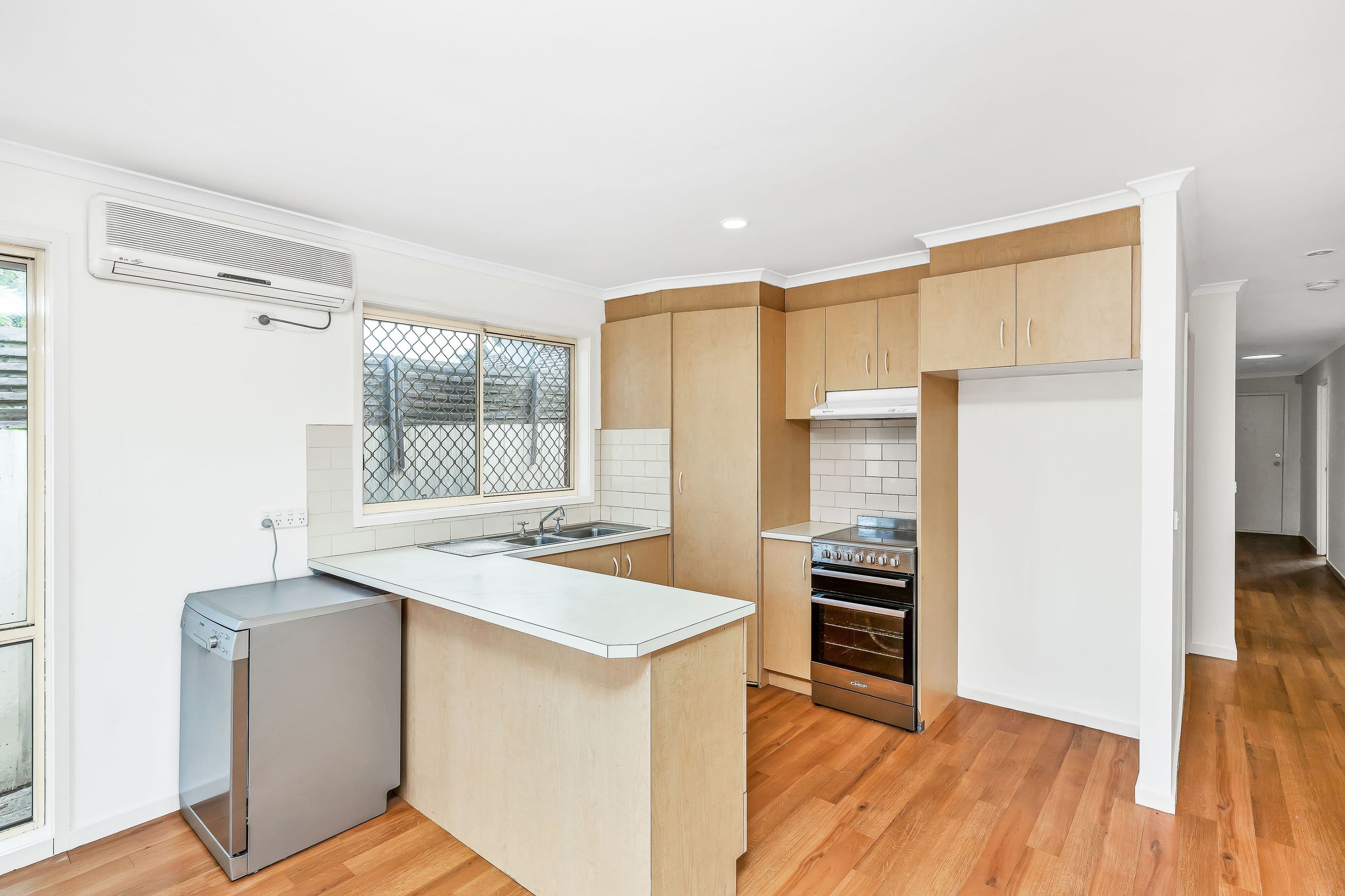 10 Seacombe Place, Cranbourne VIC 3977, Cranbourne - Thumbnail 8