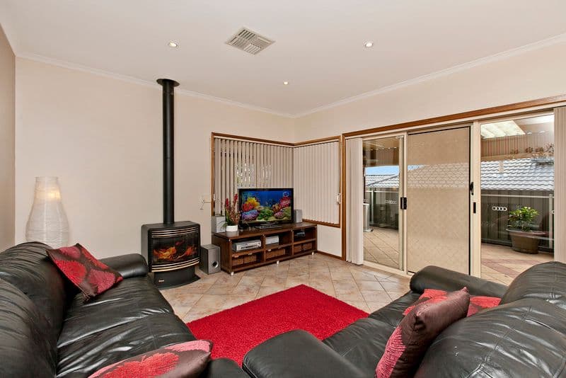 4 Trowbridge Circuit, GULFVIEW HEIGHTS SA 5096, Gulfview Heights - Thumbnail 2