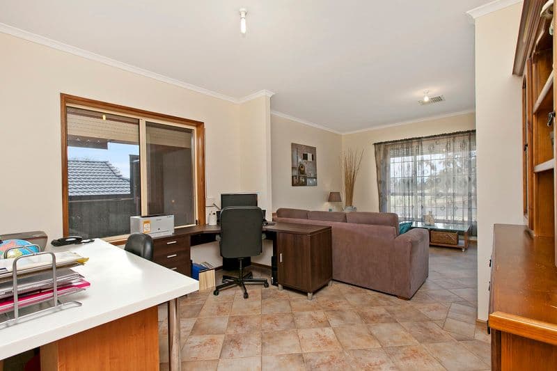 4 Trowbridge Circuit, GULFVIEW HEIGHTS SA 5096, Gulfview Heights - Thumbnail 6