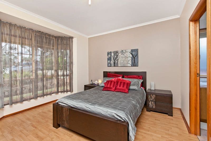 4 Trowbridge Circuit, GULFVIEW HEIGHTS SA 5096, Gulfview Heights - Thumbnail 8