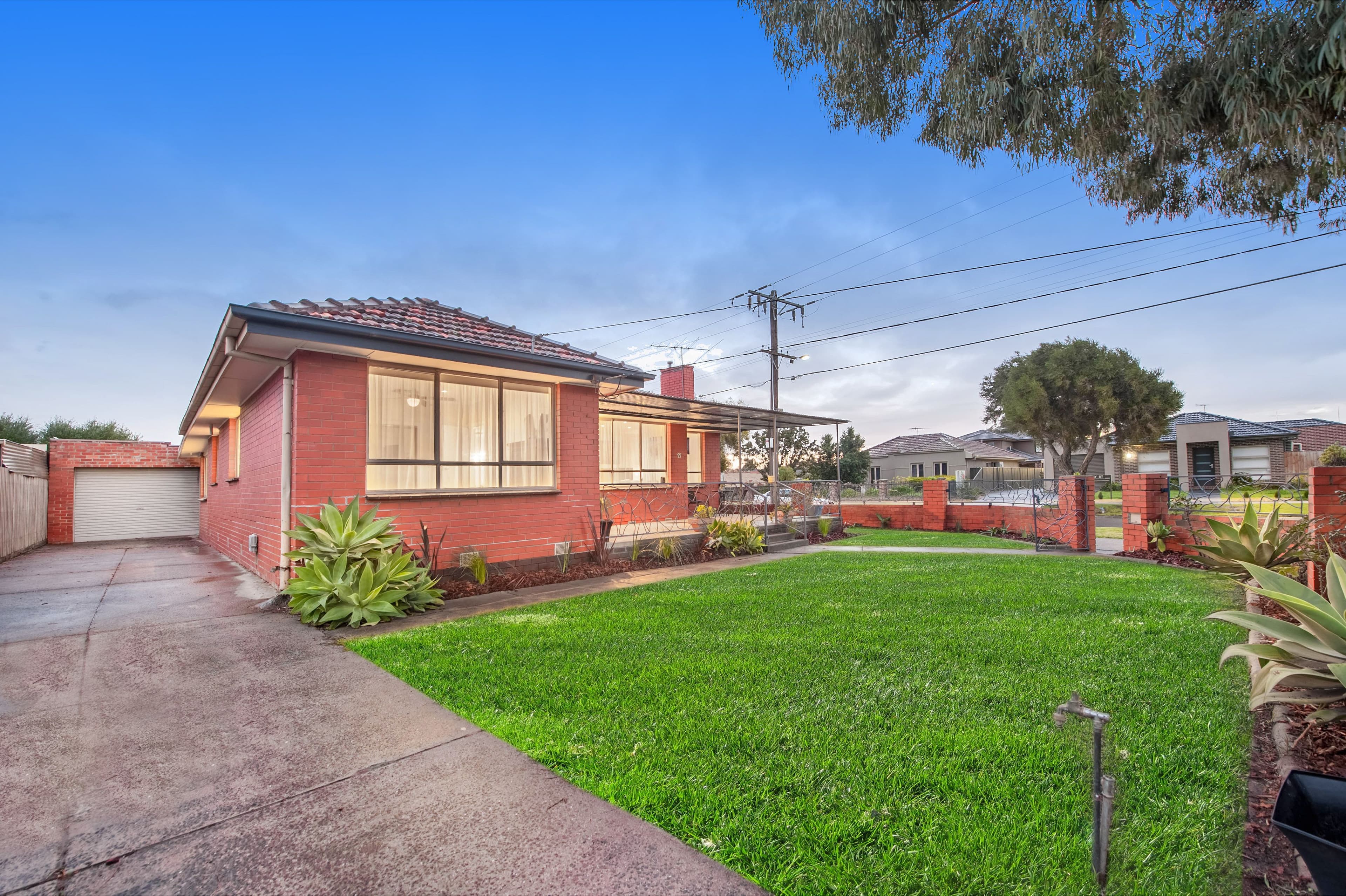27 Inverness Street, Reservoir VIC 3073, Reservoir - Thumbnail 2
