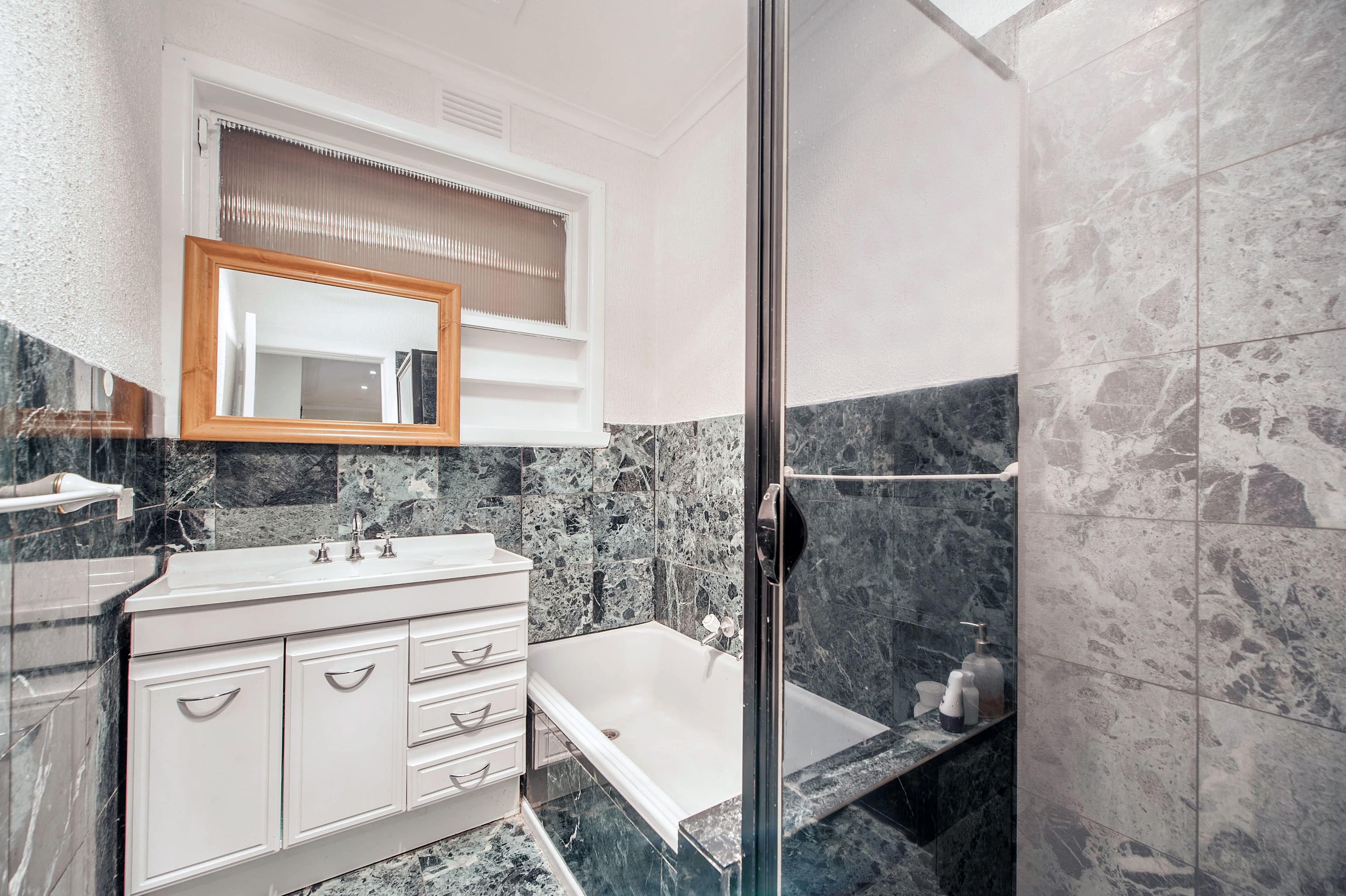 27 Inverness Street, Reservoir VIC 3073, Reservoir - Thumbnail 8