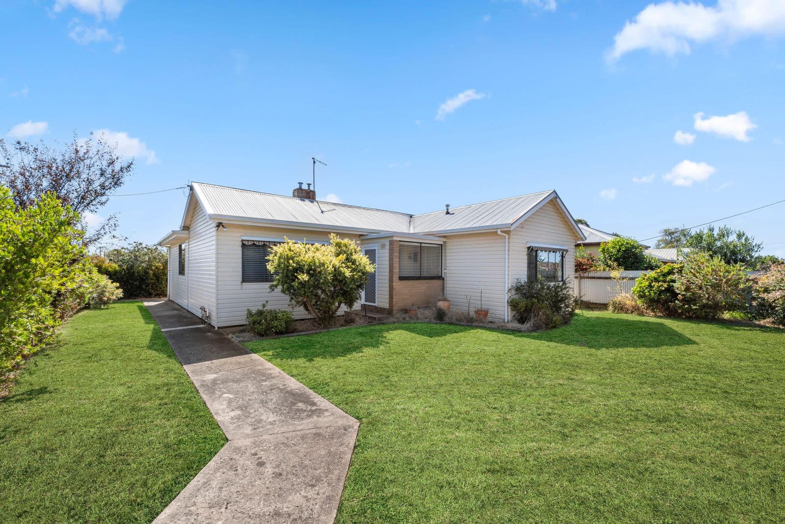 63 Sinclair Street, Colac VIC 3250, Colac - Thumbnail 2