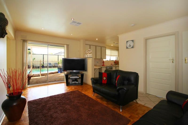 11  Snowdon Drive, CHELTENHAM VIC 3192, Cheltenham - Thumbnail 4