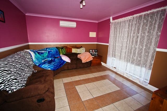 21 Solomon Circle, KARLOO WA 6530, Karloo - Thumbnail 2