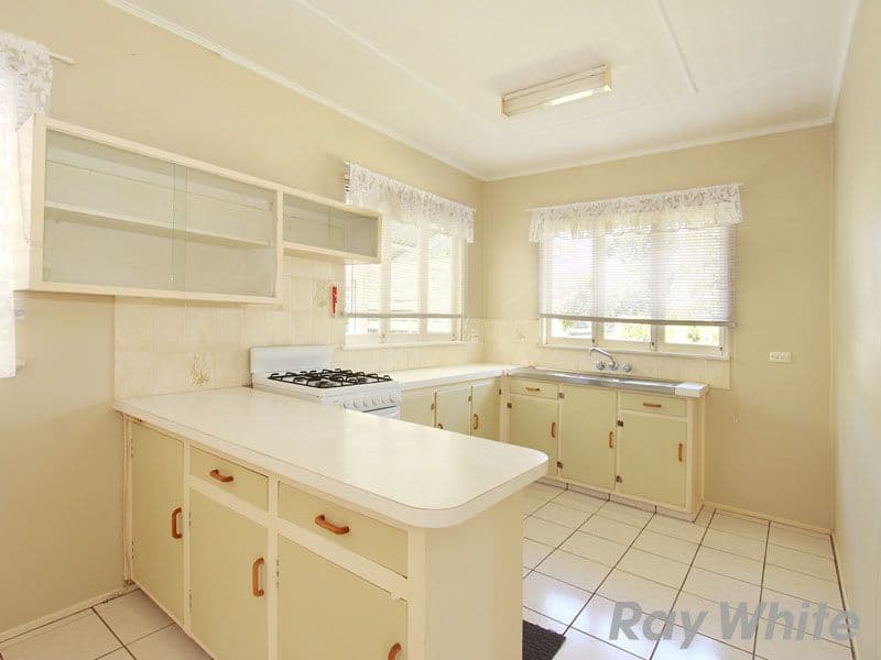 21 Vaucluse Street, WAVELL HEIGHTS QLD 4012, Wavell Heights - Thumbnail 2