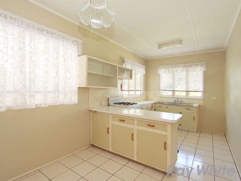 21 Vaucluse Street, WAVELL HEIGHTS QLD 4012, Wavell Heights - Thumbnail 3