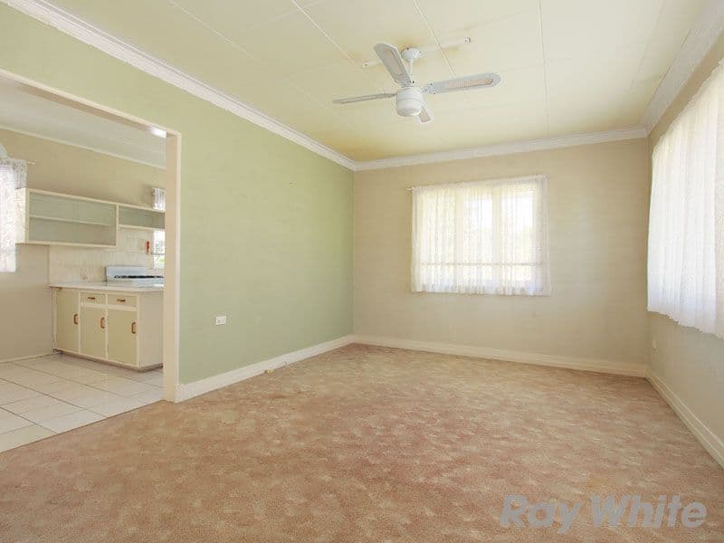 21 Vaucluse Street, WAVELL HEIGHTS QLD 4012, Wavell Heights - Thumbnail 4