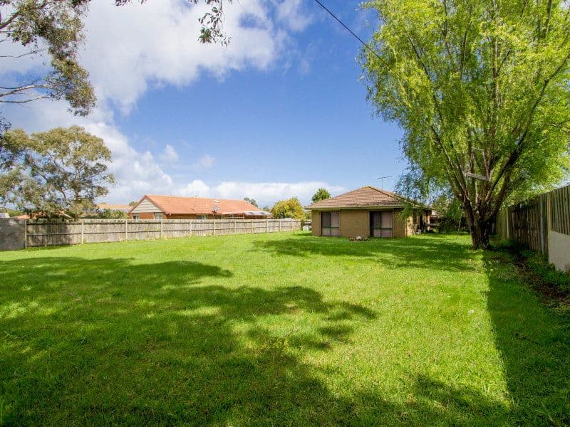 18 Moorhead Avenue, MORNINGTON VIC 3931, Mornington - Thumbnail 5