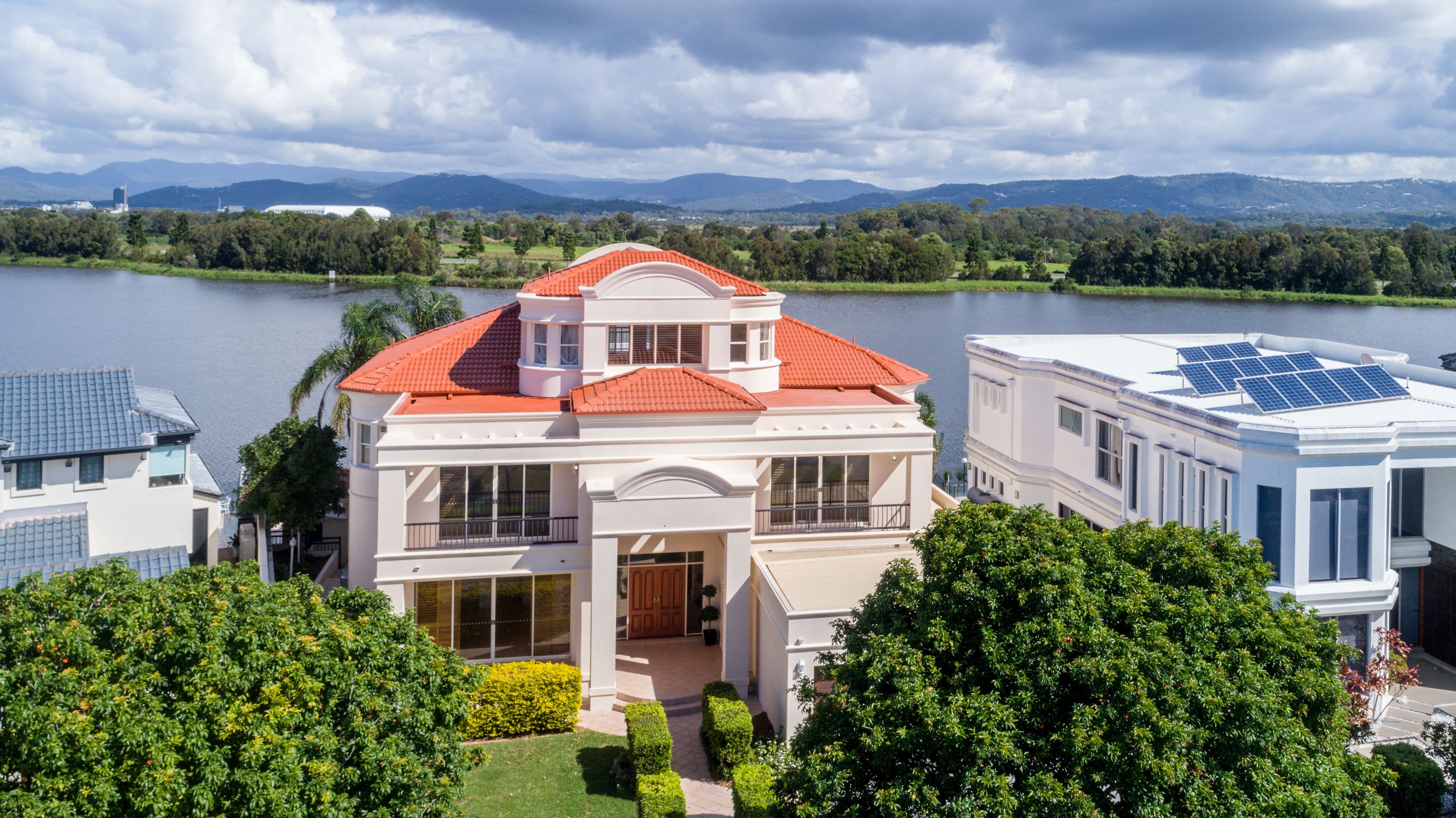 8 Istana View, Clear Island Waters QLD 4226, Clear Island Waters - Thumbnail 2