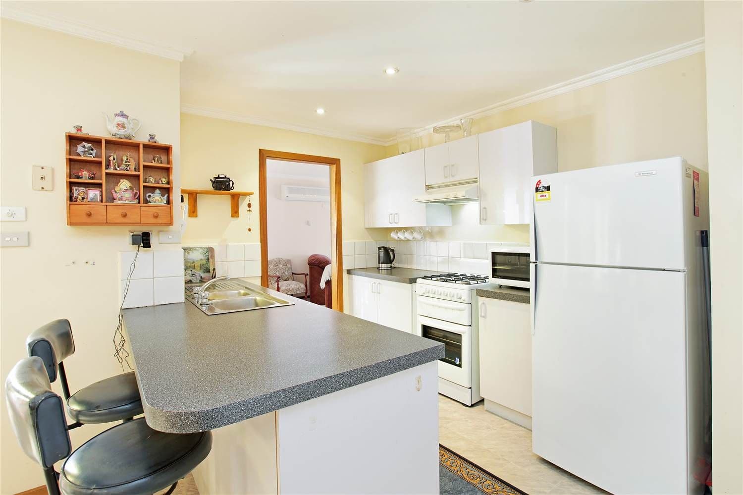 37 Cameron Crescent, LARA VIC 3212, Lara - Thumbnail 3