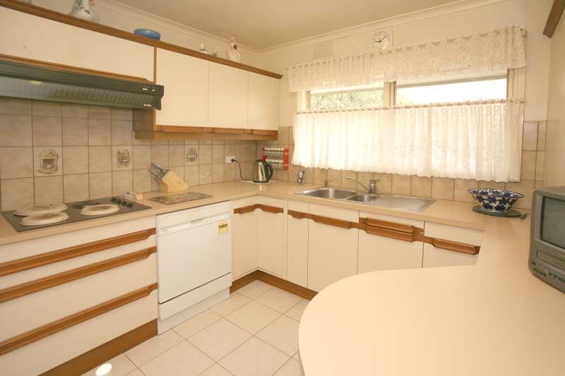 8 Boardman Close, BOX HILL SOUTH VIC 3128, Box Hill South - Thumbnail 2