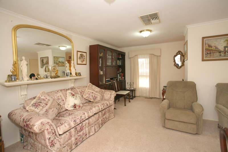8 Boardman Close, BOX HILL SOUTH VIC 3128, Box Hill South - Thumbnail 3