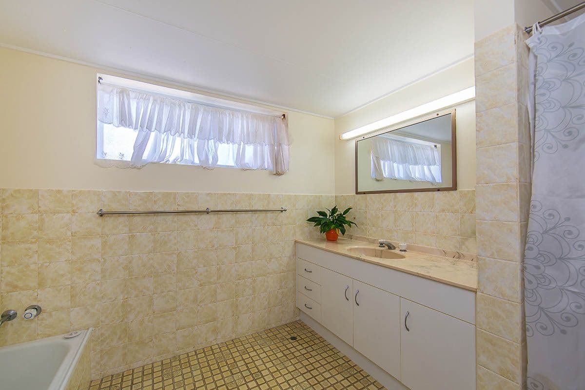 707
                Uralla
                Avenue
            
            
            
            albury
            
            
            NSW,
            2640, Albury - Thumbnail 8