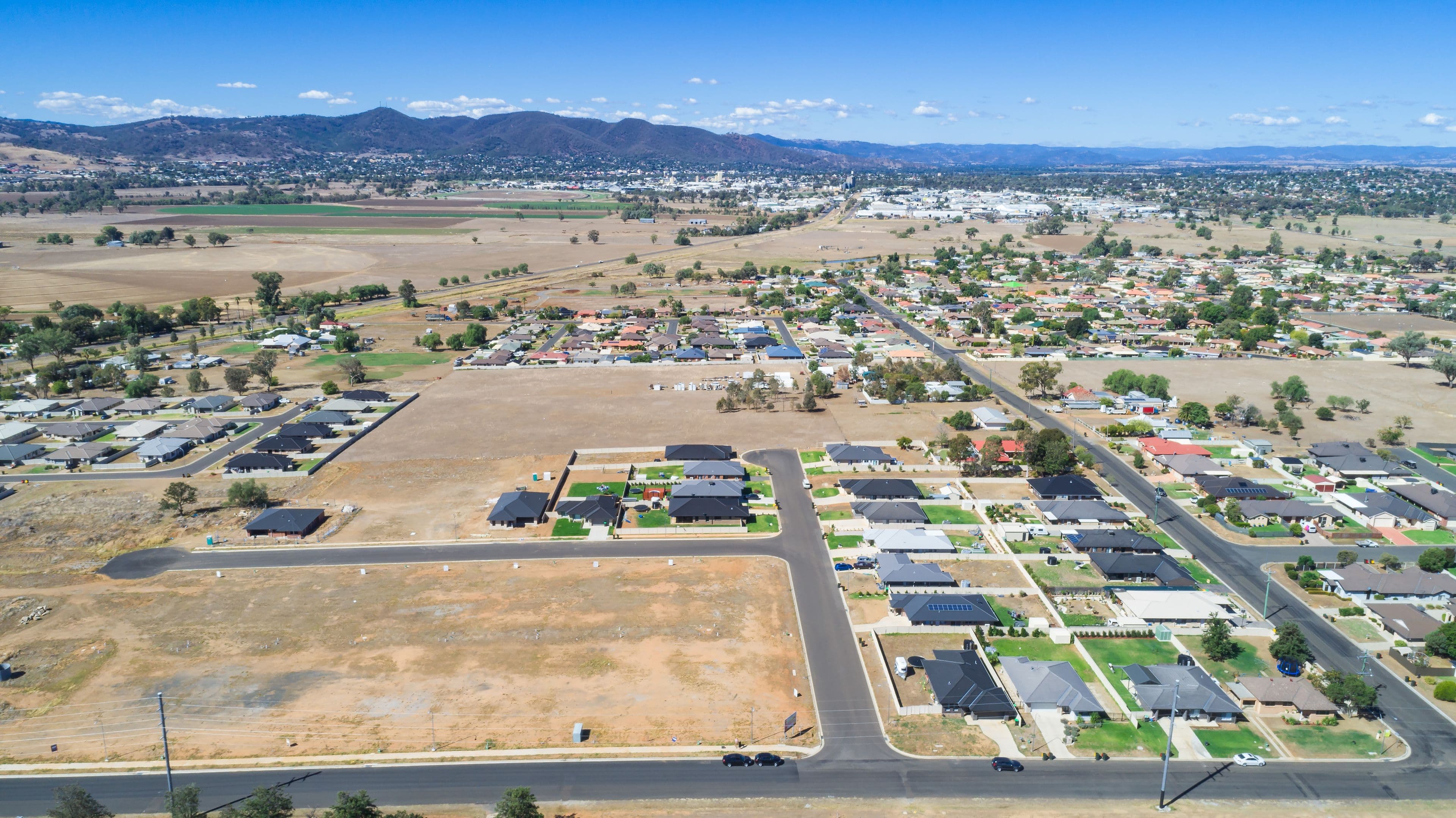 3 Explorers Way, TAMWORTH NSW 2340, Tamworth - Thumbnail 2
