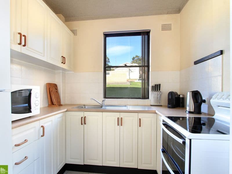 42 Rowland Avenue, Wollongong NSW 2500, Wollongong - Thumbnail 2