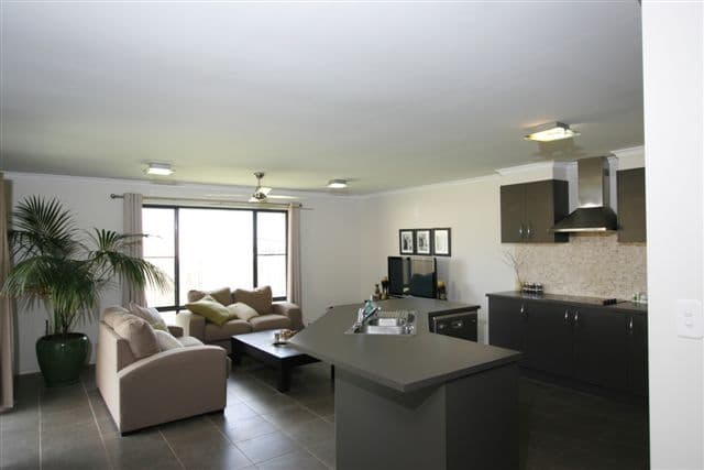 31 Whitman Street, WESTBROOK QLD 4350, Westbrook - Thumbnail 3