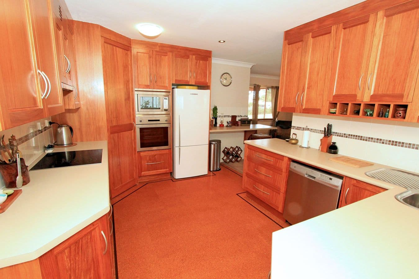 28 Thomas Street, EMU PARK QLD 4710, Emu Park - Thumbnail 3
