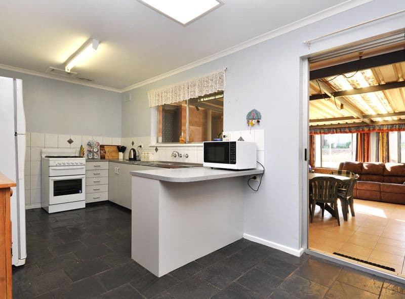 15 Pedro Avenue, Morphett Vale SA 5162, Morphett Vale - Thumbnail 5