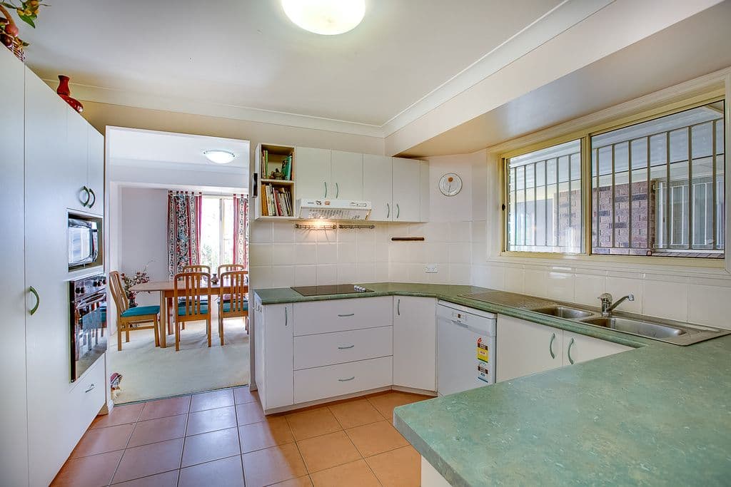 12 Christina Place, BELMONT QLD 4153, Belmont - Thumbnail 2