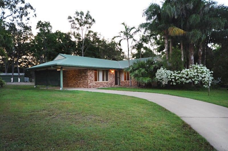 12 Hazelwood Crescent, CANNONVALE QLD 4802, Cannonvale - Thumbnail 2