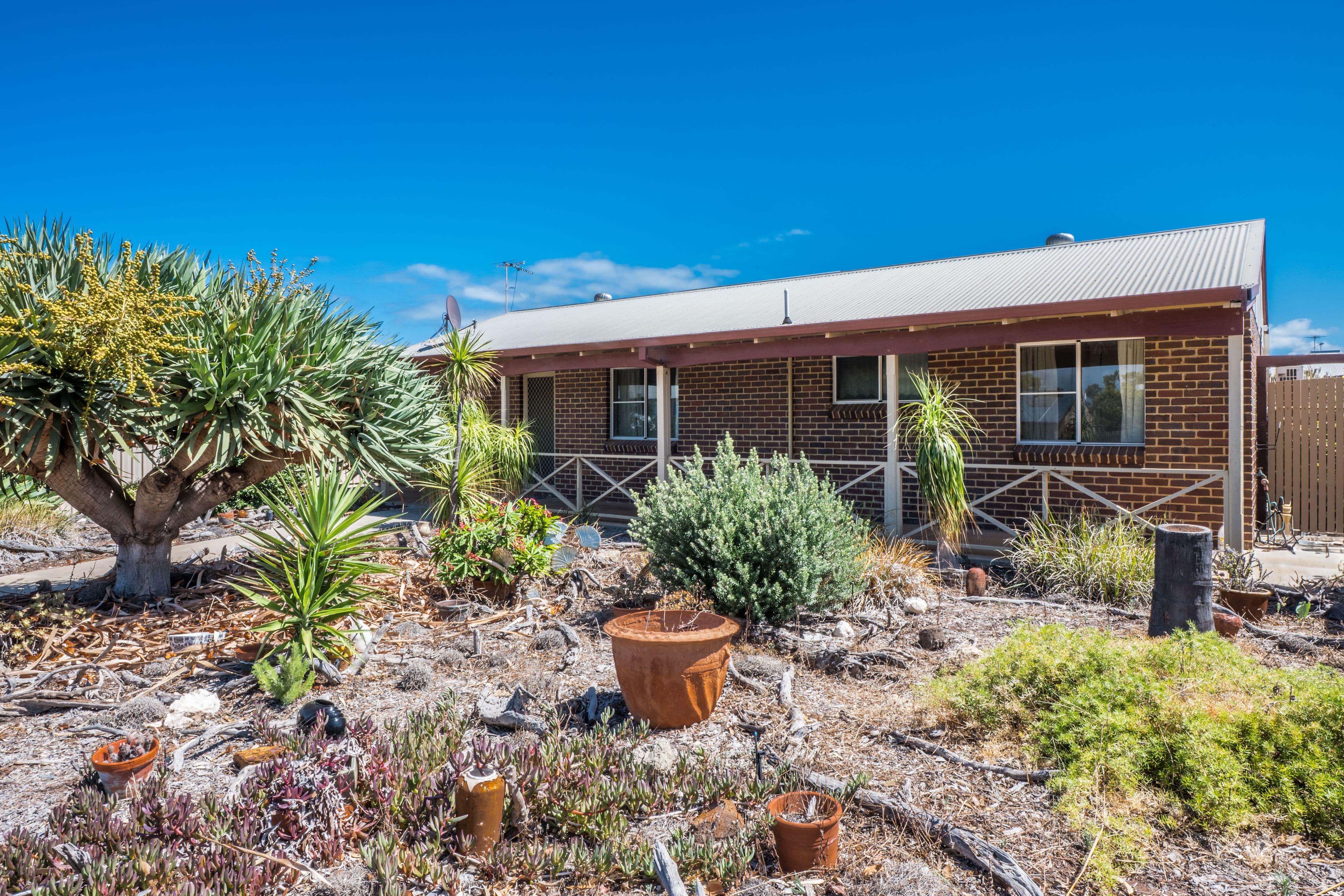 16 Clementina Road, Dongara WA 6525, Dongara - Thumbnail 2