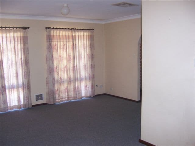 40 Ashburton Drive, GOSNELLS WA 6110, Gosnells - Thumbnail 2