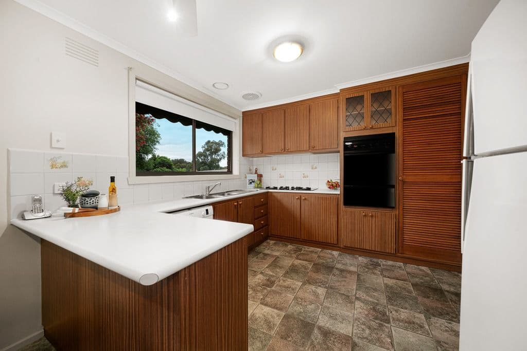 9 Glen Katherine Drive, SAINT HELENA VIC 3088, St Helena - Thumbnail 4