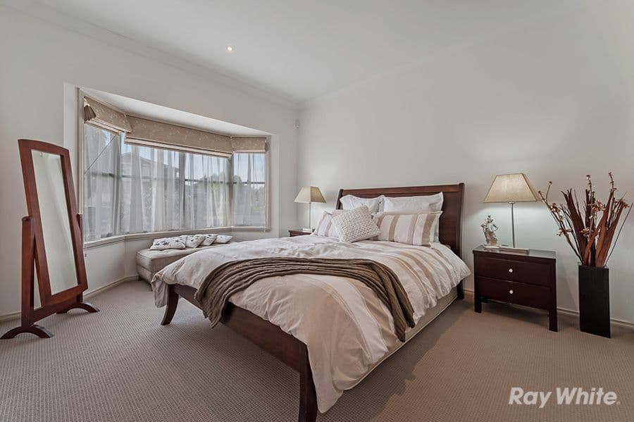 19 Yendon Close, Caroline Springs VIC 3023, Caroline Springs - Thumbnail 5