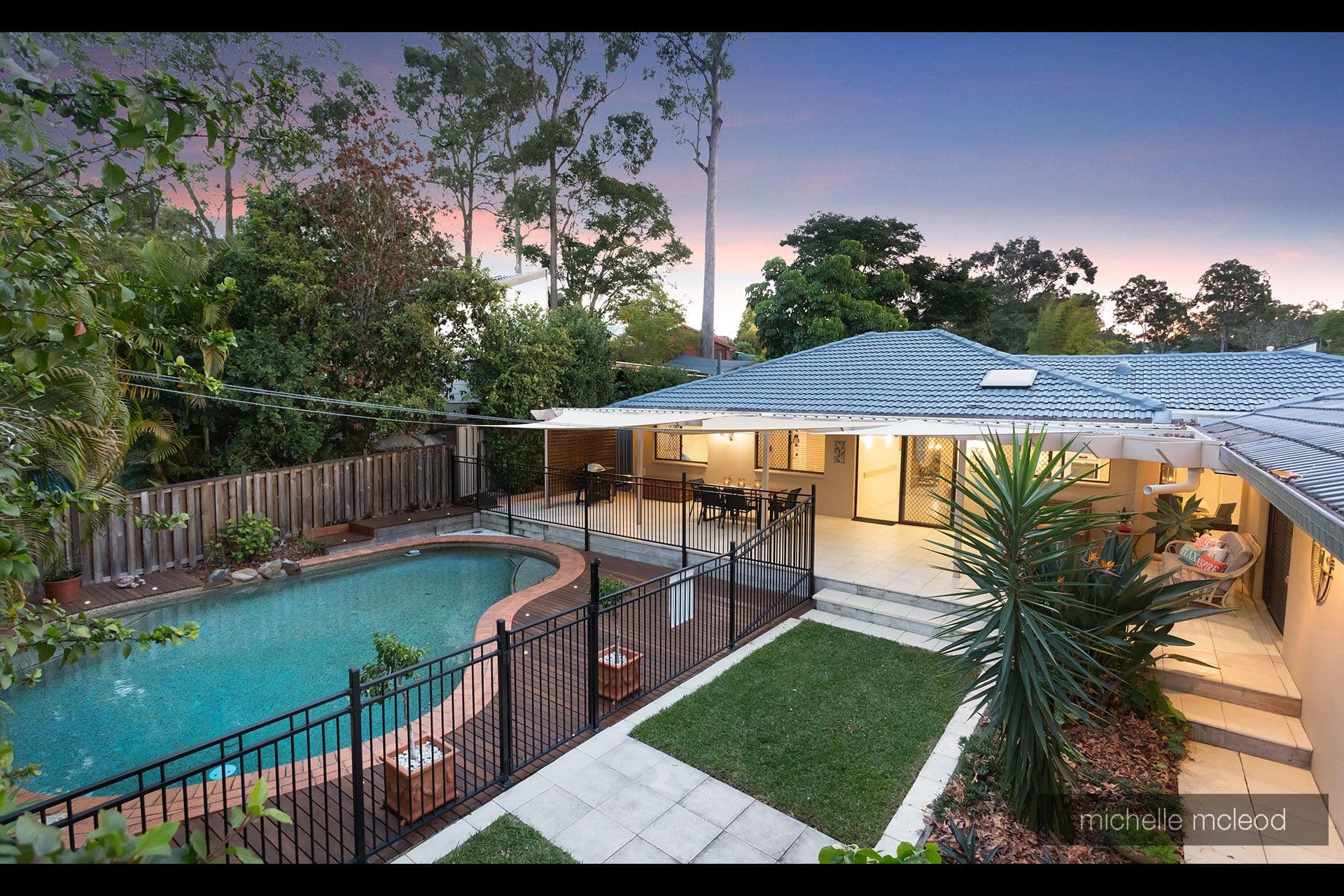 8 Tinbeerwah Place, Chapel Hill QLD 4069, Chapel Hill - Thumbnail 2