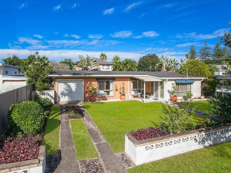 9 Naranga Avenue, Broadbeach Waters QLD 4218, Broadbeach Waters - Image 1