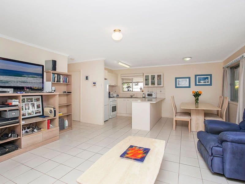 9 Naranga Avenue, Broadbeach Waters QLD 4218, Broadbeach Waters - Thumbnail 4