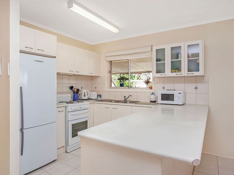 9 Naranga Avenue, Broadbeach Waters QLD 4218, Broadbeach Waters - Thumbnail 6