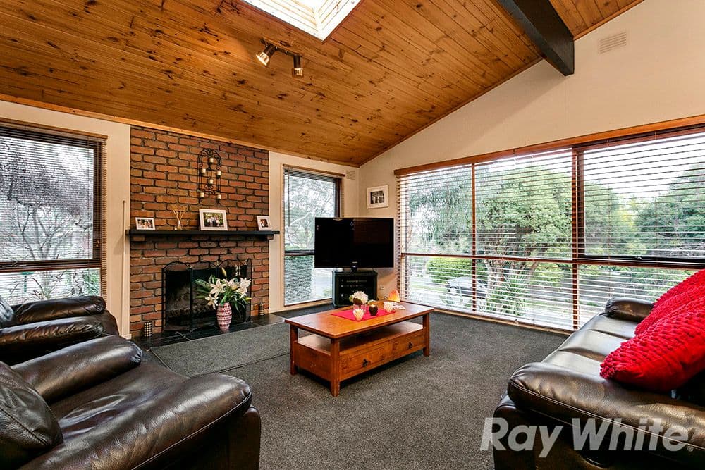 1 Locksley Chase, Vermont VIC 3133, Vermont - Thumbnail 2