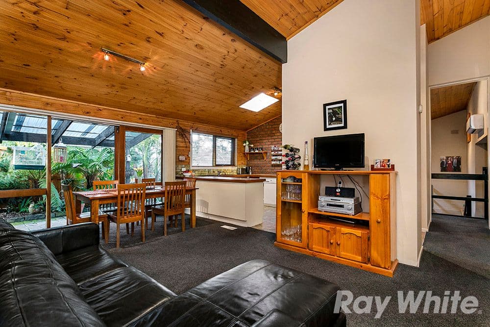 1 Locksley Chase, Vermont VIC 3133, Vermont - Thumbnail 3
