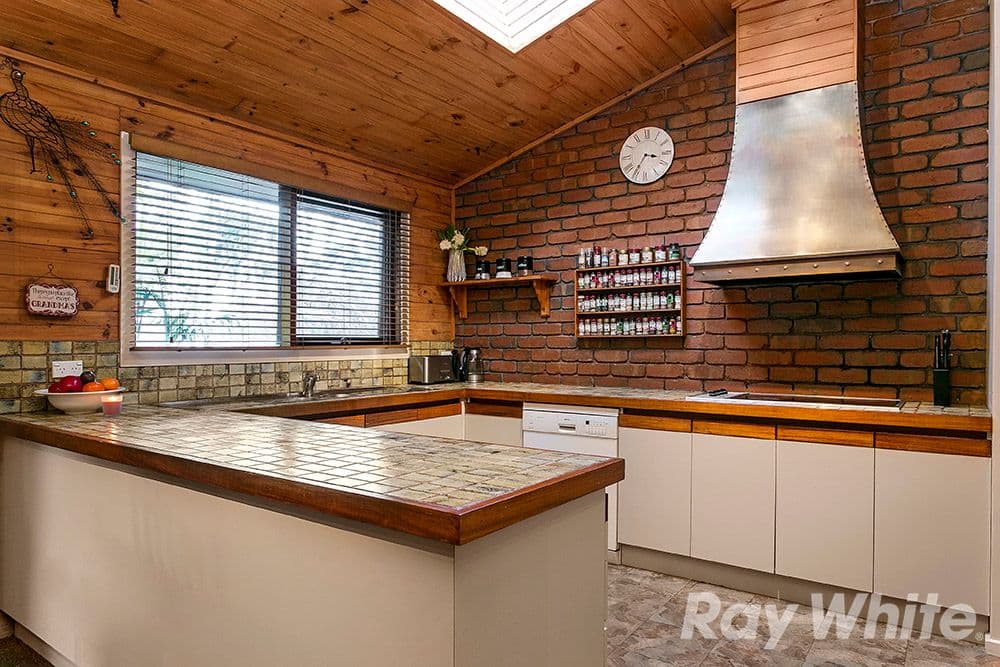 1 Locksley Chase, Vermont VIC 3133, Vermont - Thumbnail 5