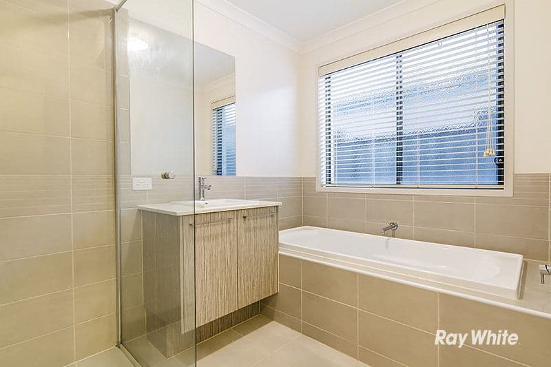 35 Falabela Road, Clyde North VIC 3978, Clyde North - Thumbnail 3