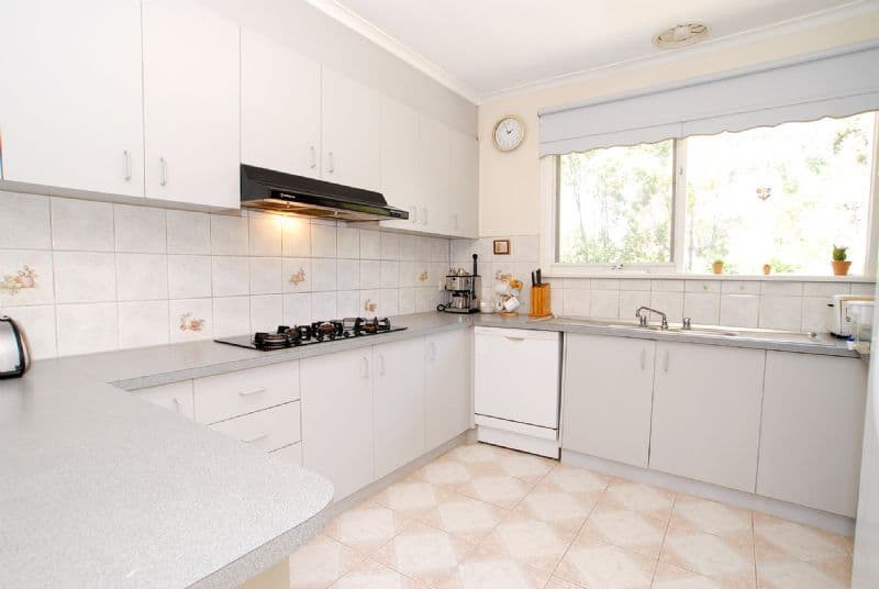 1 Corunna Court, GLEN WAVERLEY VIC 3150, Glen Waverley - Thumbnail 2