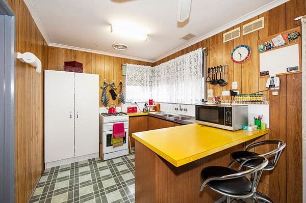 16 Hendersons Road, EPPING VIC 3076, Epping - Thumbnail 2